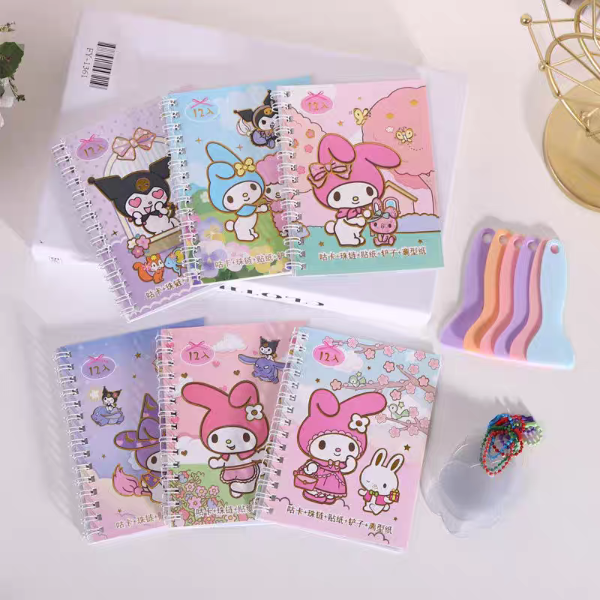 Producto - Libreta de Stickers Sanrio  + Llavero