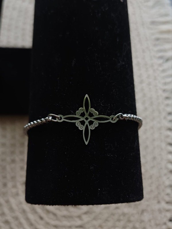 Producto - Pulsera nudo de bruja plateado