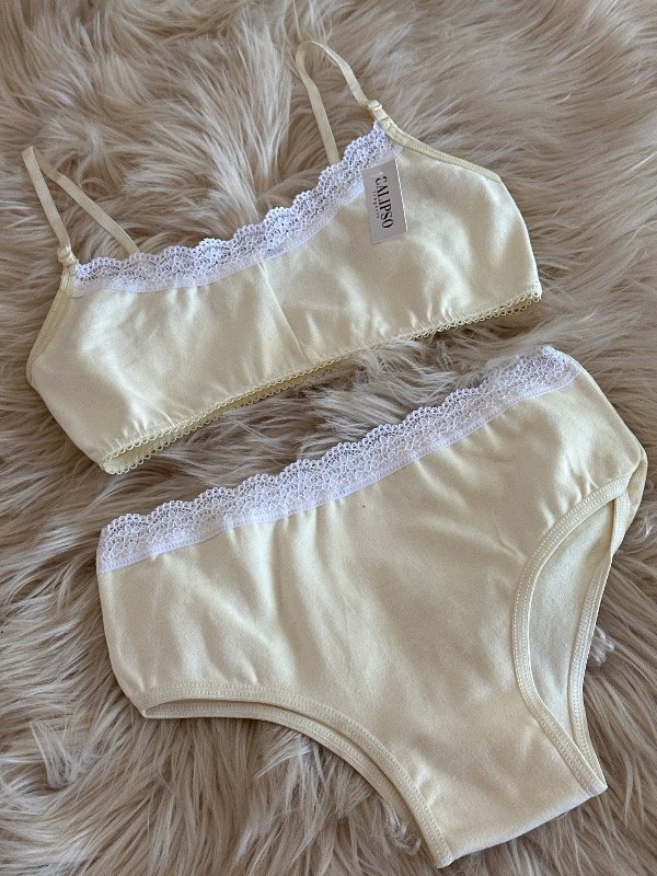 Producto - CONJUNTO LORE NIÑA Y PRE ADOLESCENTE TOP Y BOMBI DE ALGODÓN MANTECA