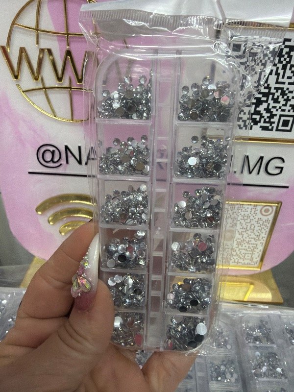Producto - Strass plateados varios tamaños con cajita