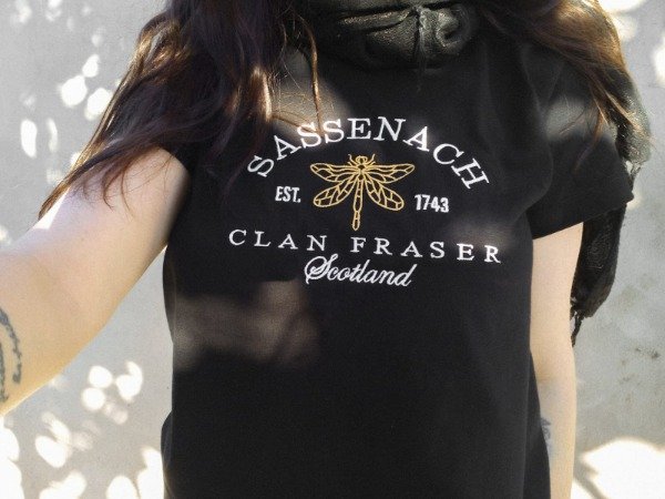 Producto - Remera Sassenach (outlander) SEMI BABY TEE