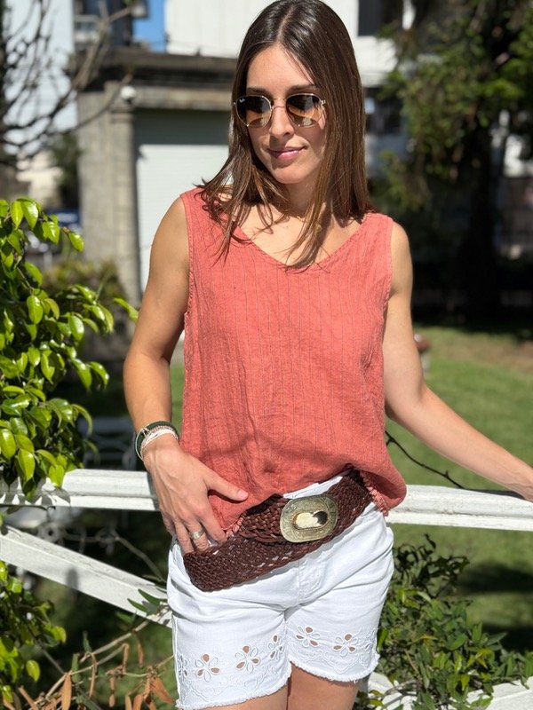 Producto - Musculosa de lino color ladrillo