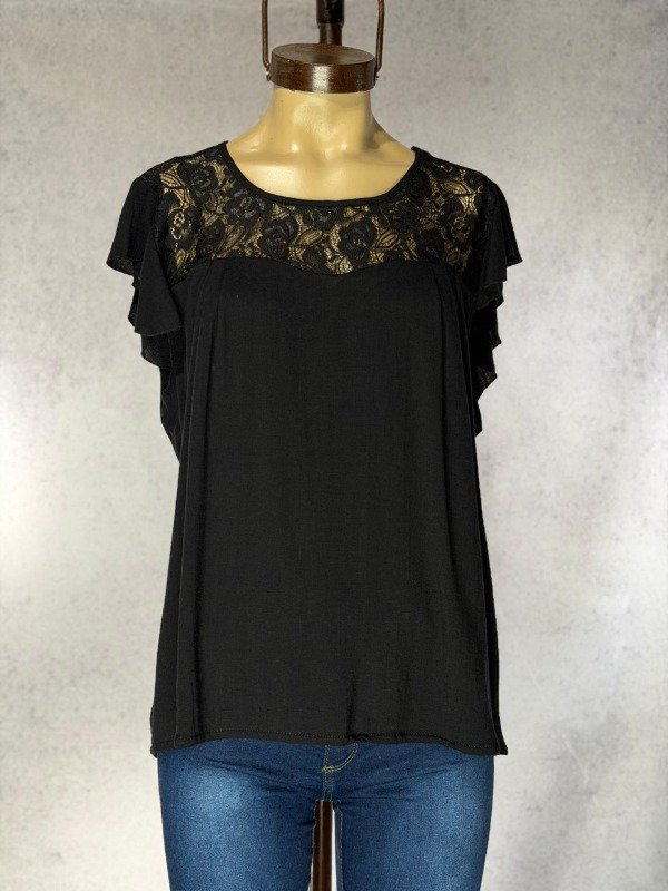 Producto - BLUSA NEGRA LINO CON ENCAJE Y VOLADOS