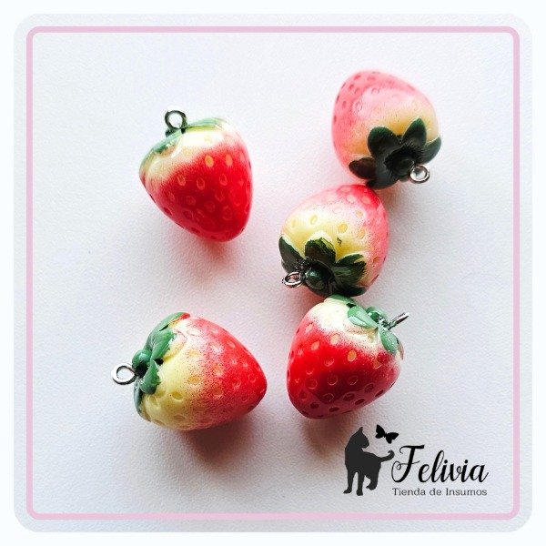 Producto - Dije Frutilla de resina 2,5cm
