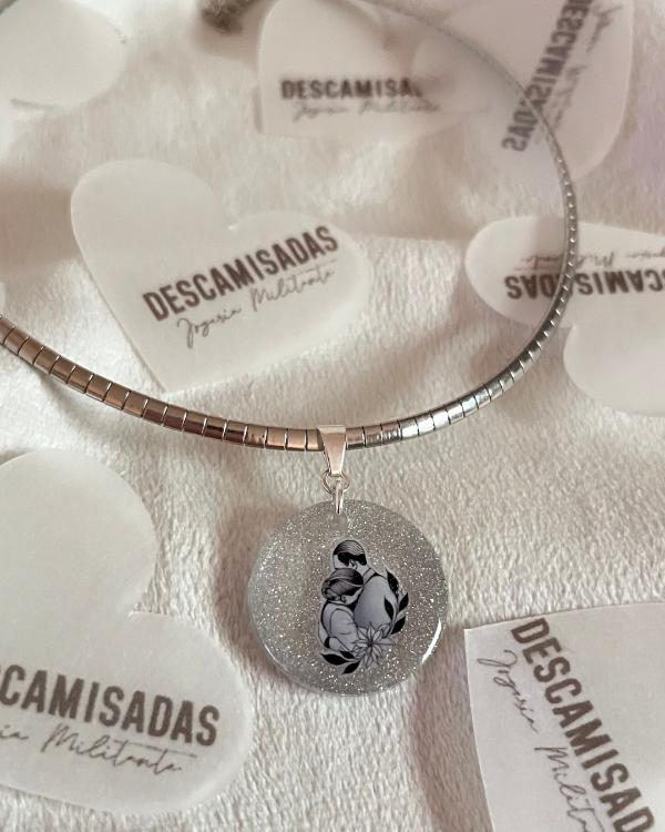 Producto - Dije redondo glitter Abrazos EyJ