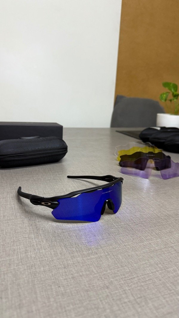 Producto - Oakley radar negro azulado