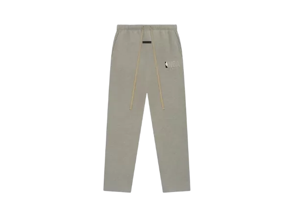 Producto - Fear of God Essentials NBA Relaxed SweatpantsWarm Heather