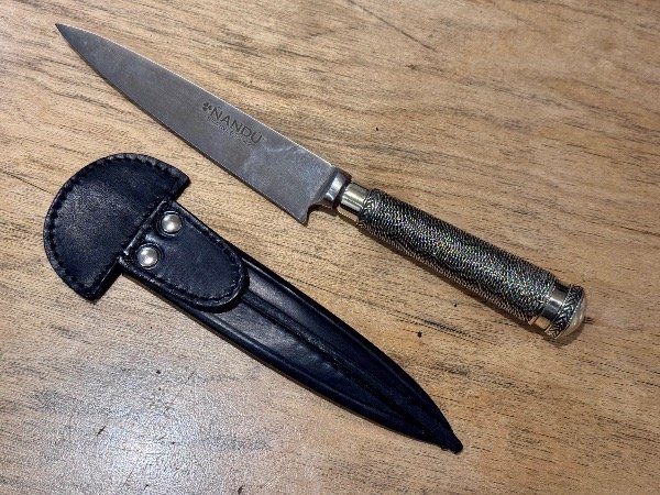 Producto - 253 - Cuchillo ÑANDU Alpaca Alambre Trenzado Entero - Vaina Cuero x14cm