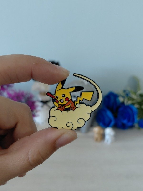 Producto - Pin metalizado - Pikachu como Goku #0813
