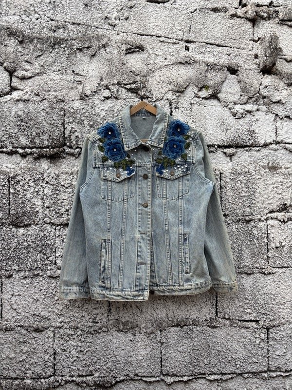 Producto - campera denim con apliques
