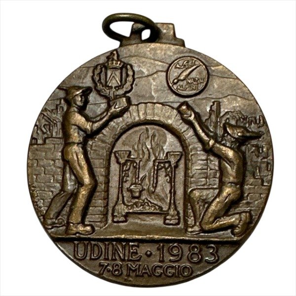 Producto - Italia 56' Reunión de la Asociación Nacional Alpini Udine, mayo de 1983
