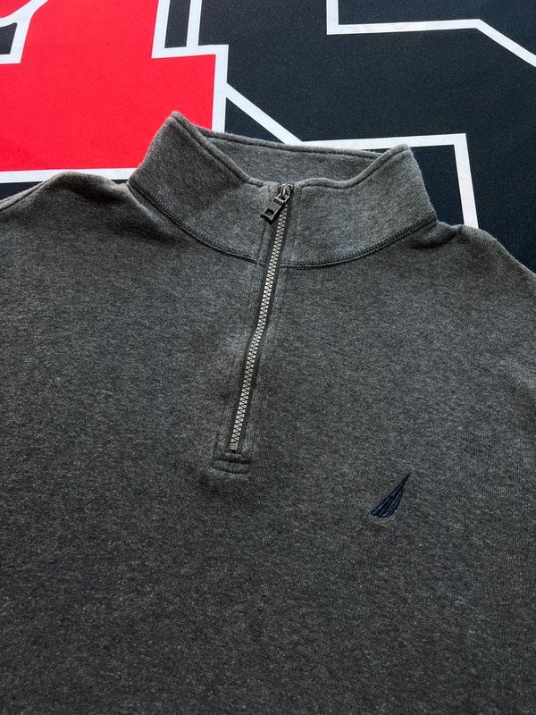 Producto - Buzito Nautica gris oscuro. Talle XL