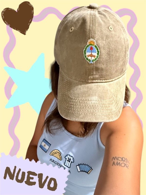 Producto - Gorra vintage gastada con aplique bordado Escudo Nacional beige