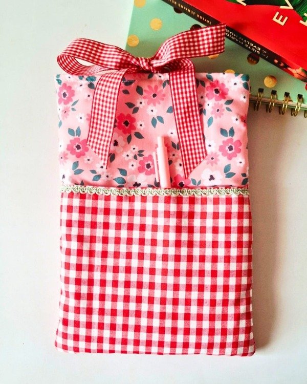 Producto - Pack Funda para libros "Cuadrillé rojo"