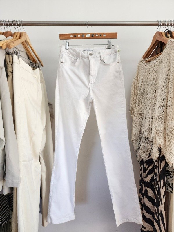 Producto - Jean blanco slim flare ZARA
