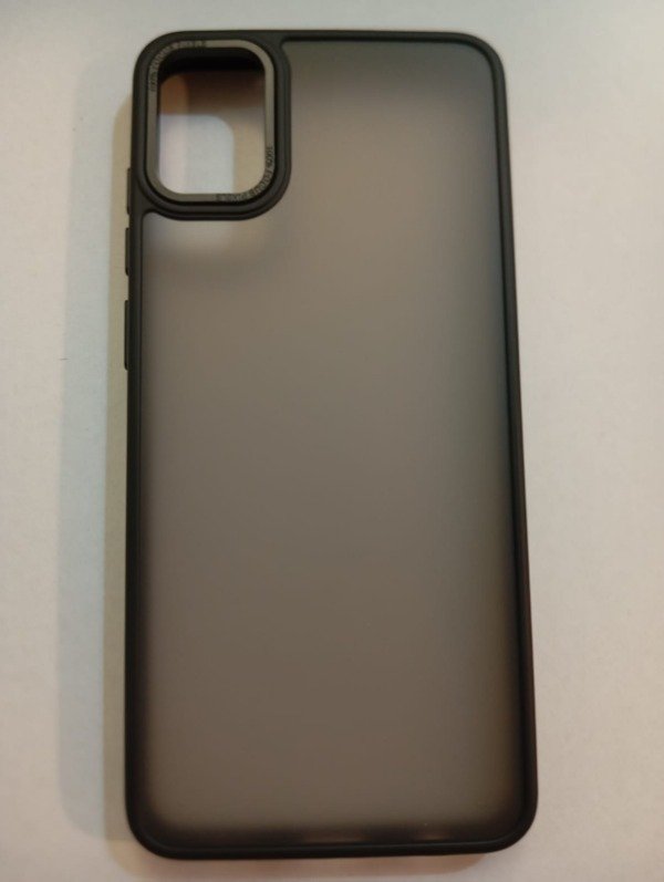 Producto - Funda Negro Translúcido XAEA Espacio para Samsung A05
