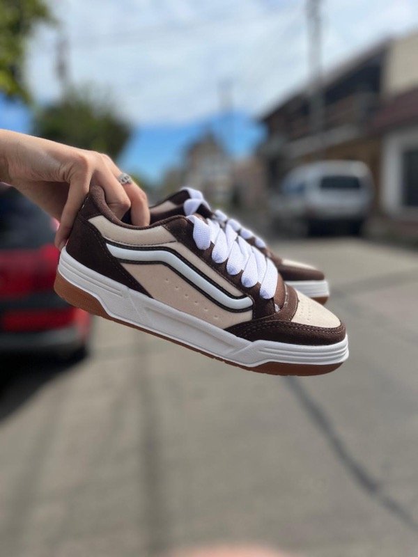 Producto - VANS HYLANE BROWN