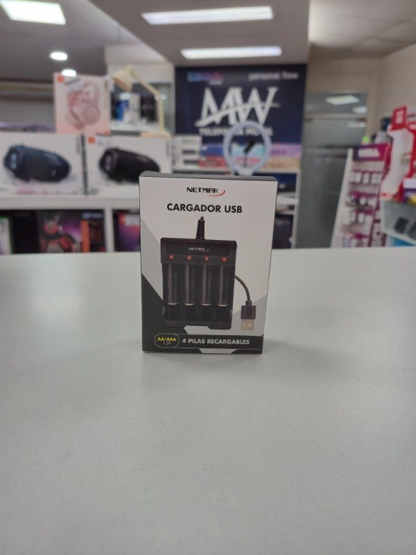 Producto - Cargador USB para 4 Pilas AA/AAA 1.2v Netmak NM-CH5