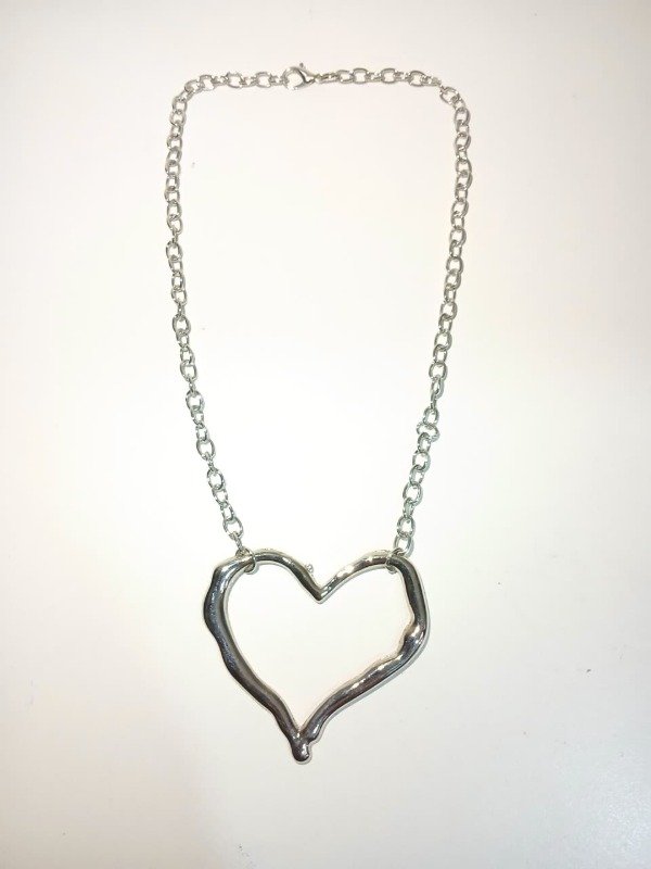 Producto - Cadena Corazon Ondulado Plateada