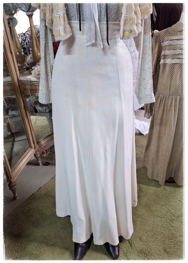 Producto - Falda Larga de crep Color natural