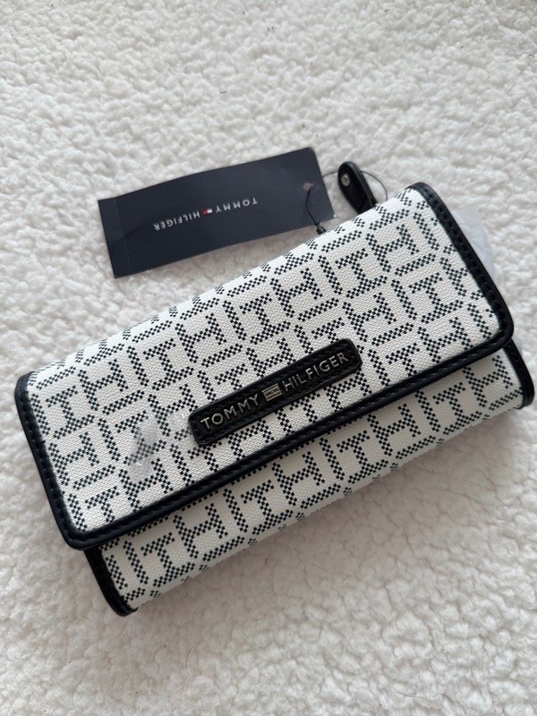 Producto - Billetera Tommy crema