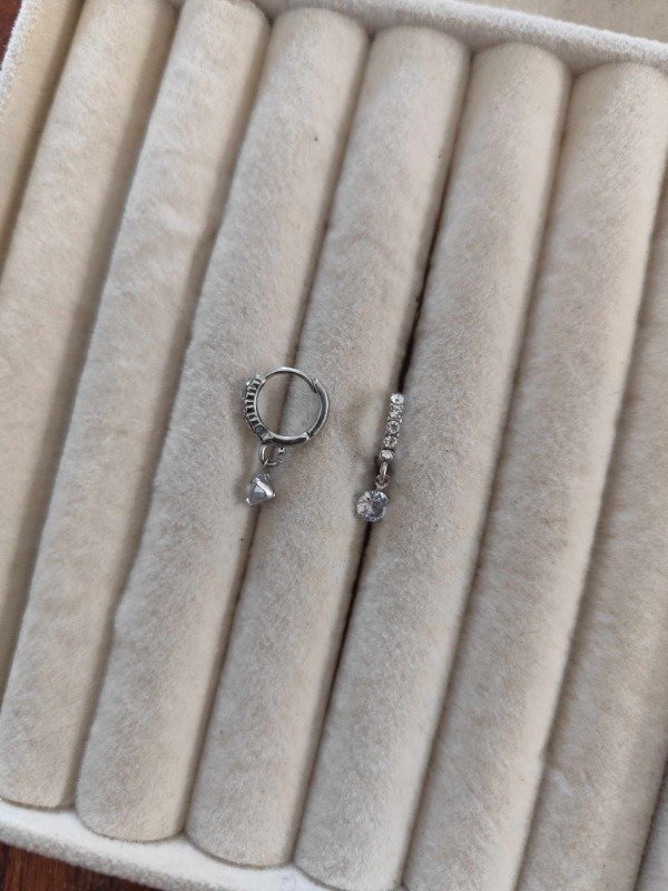 Producto - Aros argolla strass + mini strass. Plateado.