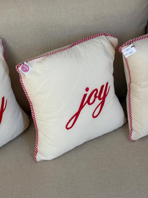 Producto - ALMOHADON CUADRADOS CON BORDE ROJO