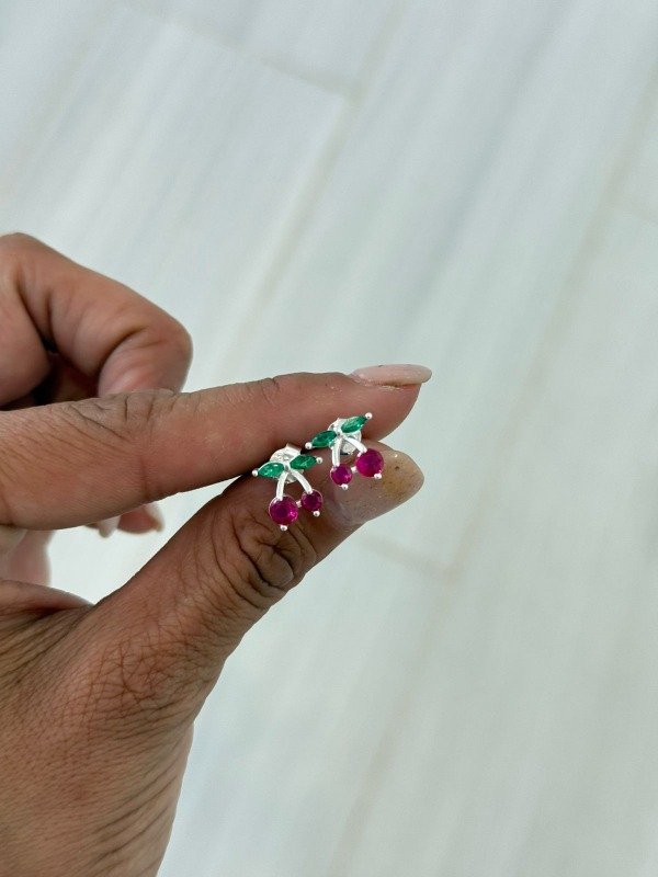 Producto - Aros pasantes cerezas plata 925. POR PAR