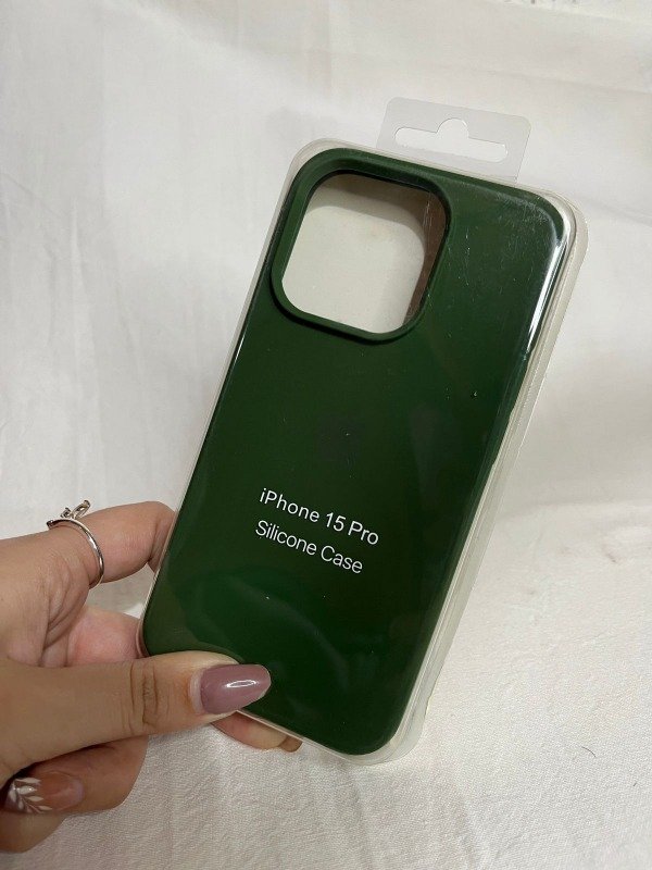 Producto - Iph 15 pro verde oscuro silicona case