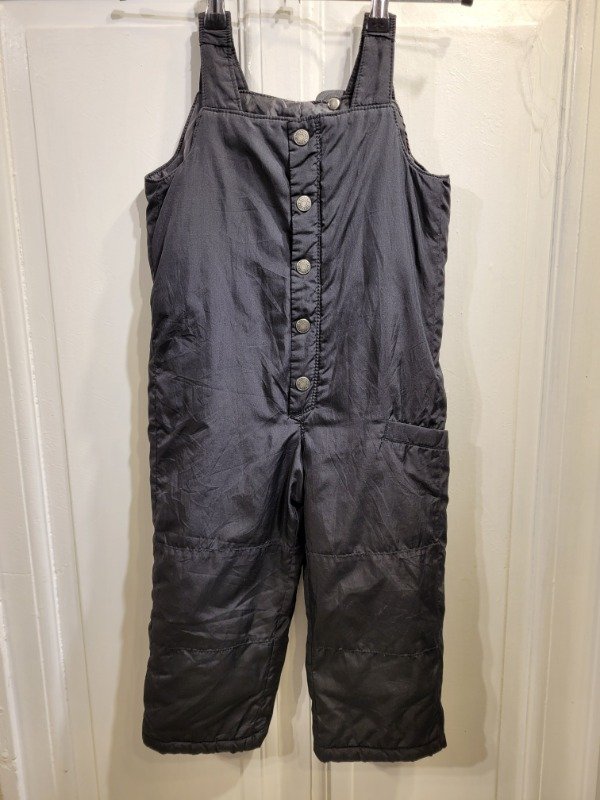 Producto - Enterito de ski OLD NAVY negro con trampa de nieve Talle 3 años - PRECIO: 65X