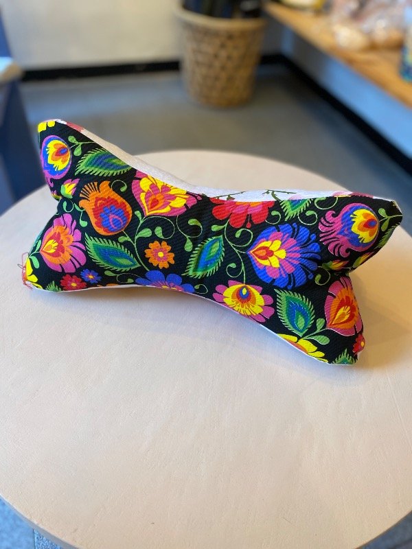 Producto - Almohadón de lectura Flores fdo negro - 0