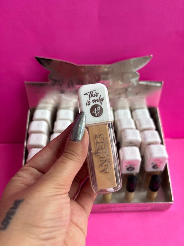 Producto - Corrector líquido con aplicador grande 4angels