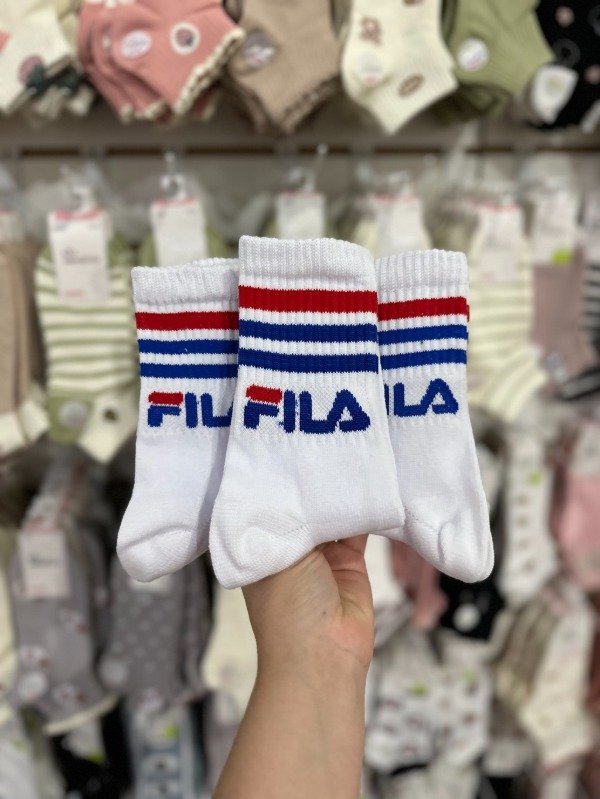 Producto - TENIS ADULTO FILA blanca rayitas con letra azul y roja