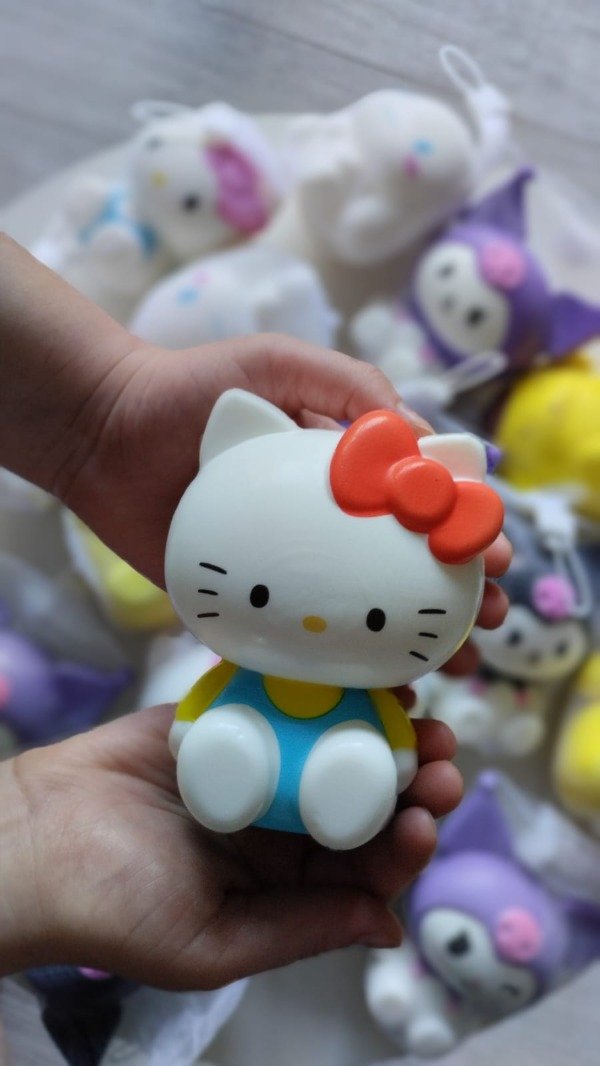 Producto - Squishy Hello Kitty / kuromi / Cinnamorrol / pompopurrin