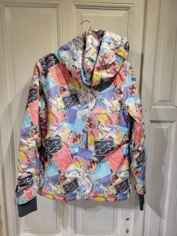 Producto - Campera de ski BILLABONG estampada graffitis colores- Talle S/M- PRECIO: 334x - 5