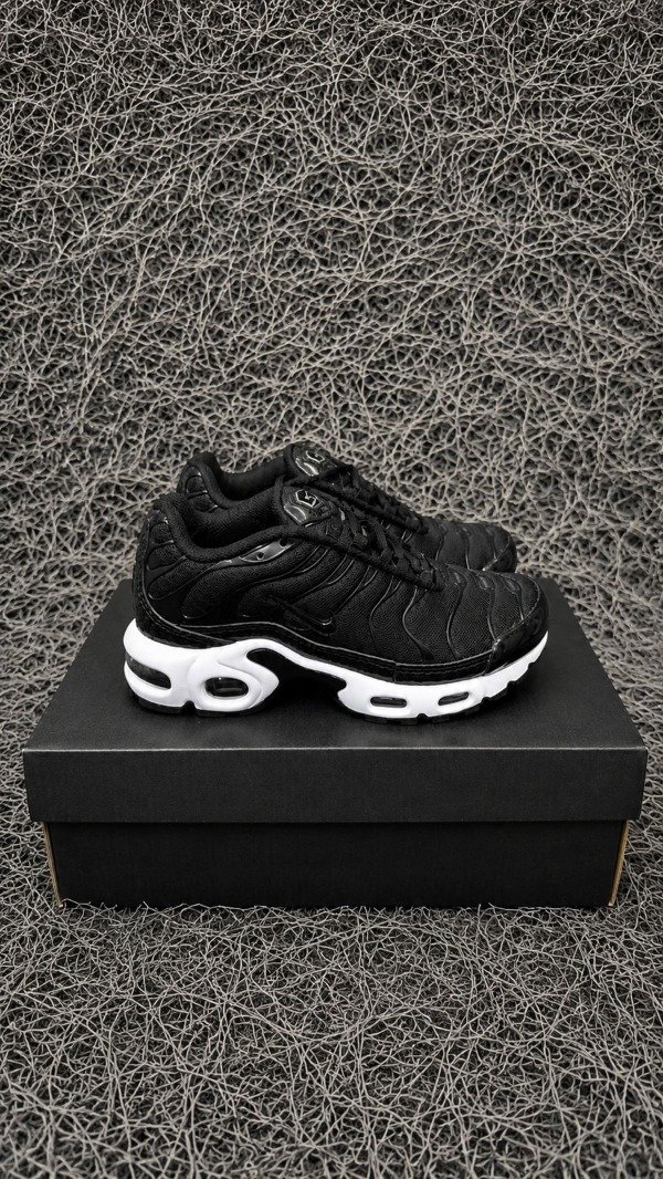 Producto - KIDS - AIR MAX TN PLUS BLACK WHITE