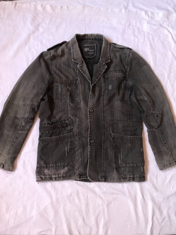 Producto - Y2K destresed denim jacket.
