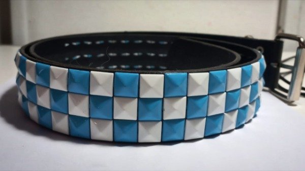 Producto - Cinturon tachas celeste