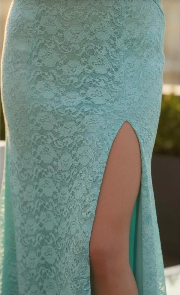 Vestido de encaje con tajo y espalda con aperturas — imagen 8
