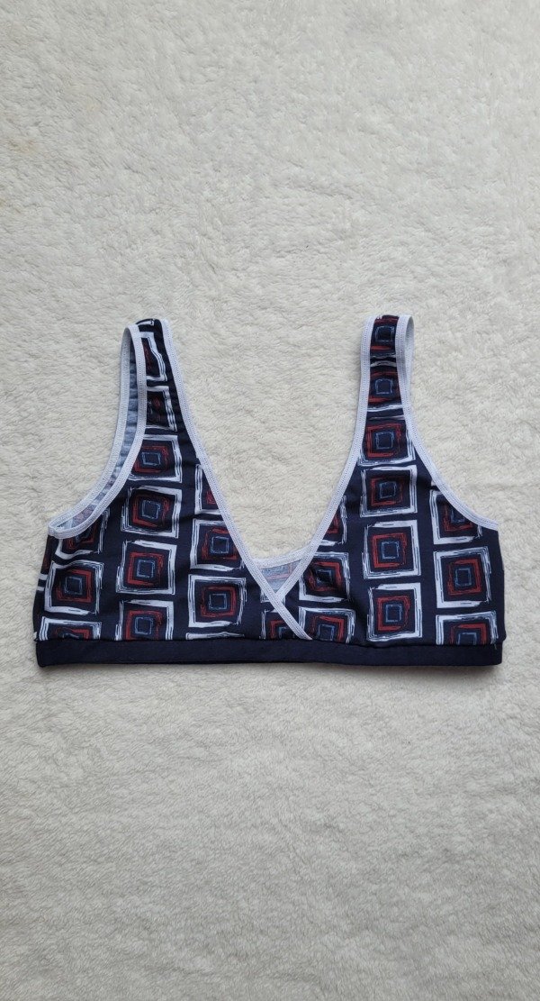 Producto - Top Deportivo cruzado estampa 05