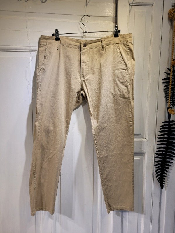 Producto - Pantalón beige vestir recto- Talle 48- PRECIO: 32X