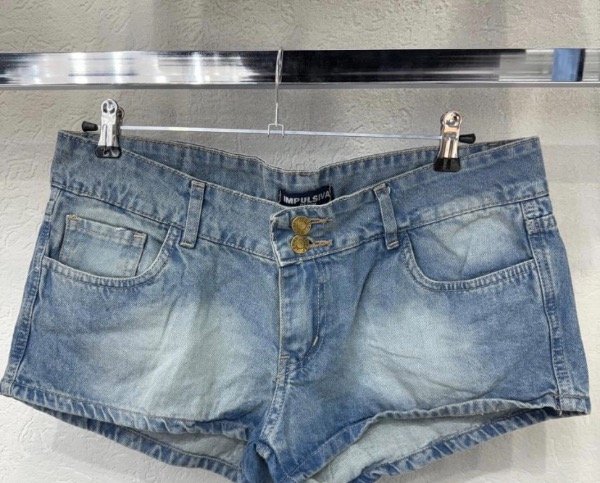 Producto - Short tiro bajo Y2K talle 40