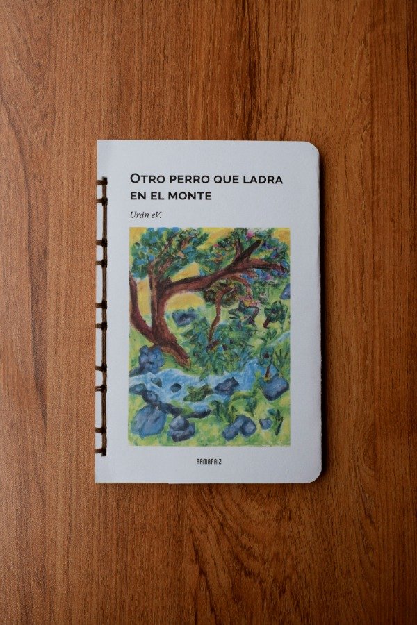 Producto - Otro perro que ladra en el monte