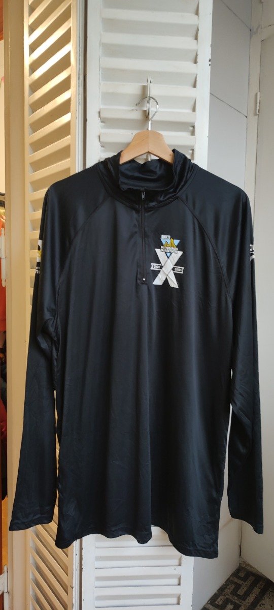 Producto - Buzo deportivo, negro con medio cierre, talle XXL