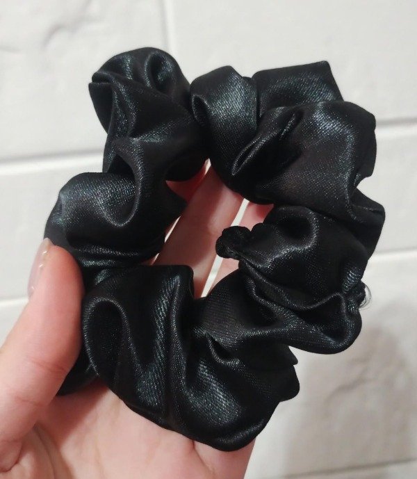 Producto - Scrunchie Negra de Raso
