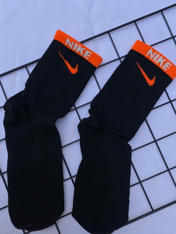 Producto - Medias 3/4,  Nike negras con naranja fluor