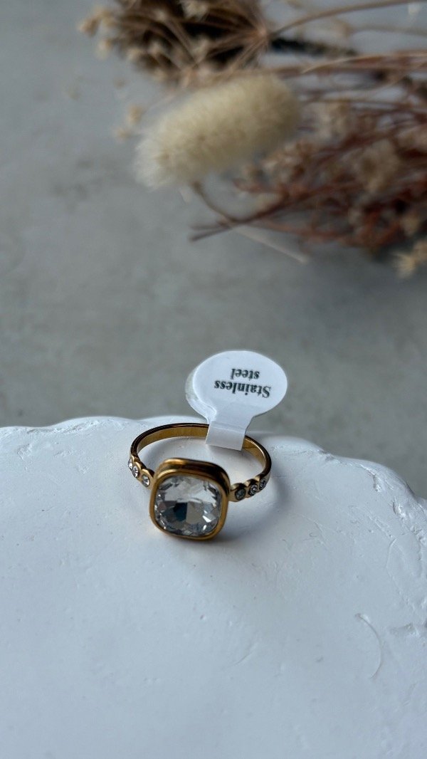 Producto - Anillo de acero dorado strass talle 18
