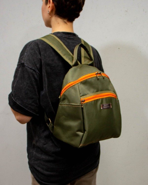 Producto - Mochila MORA XL verde y cierre naranja