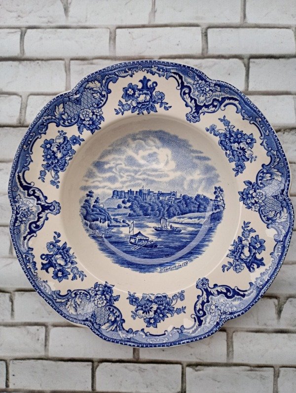 Producto - Plato hondo de loza inglesa Johnson Bros Old Britain Castles