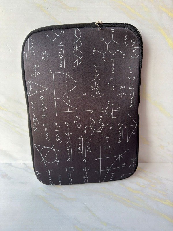 Producto - Funda neoprene con cierre Notebook 13" diseño matematicas